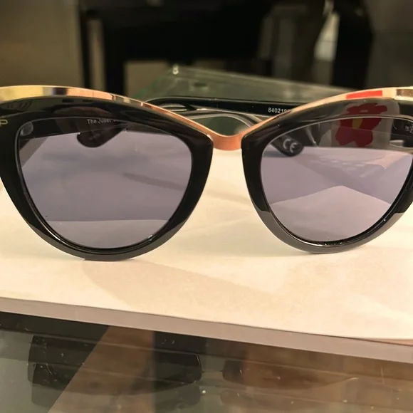 Privé Revaux Black and Gold Cat-Eye Sunglasses NWT 840219235448_P00_87459b1b-d51d  main image 2